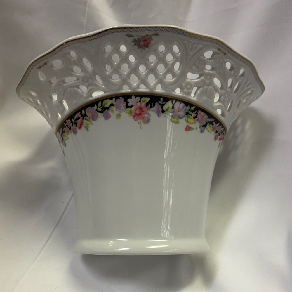 Oscar De La Renta Reticulated Fine China Victoriana Floral Vase Vintage Germany